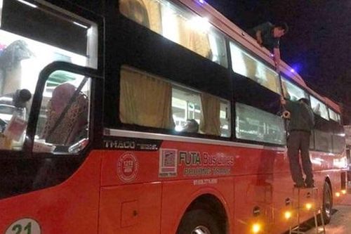 Bắt khẩn cấp 3 thanh niên bắn vỡ kính nhiều xe khách