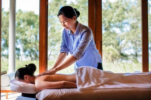 Azerai Cần Thơ giới thiệu chương trình Yoga nghỉ dưỡng phục vụ du khách