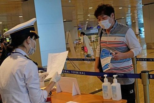 Việt Nam tiến hành khai báo y tế đối với hành khách đến từ Ý và Iran