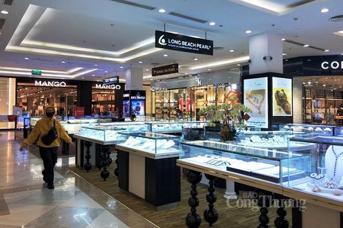 Ứng phó với đà suy giảm ngành dịch vụ vì dịch bệnh Covid- 19