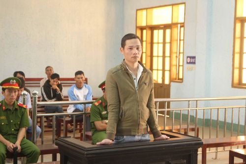 Tông xe vào cảnh sát giao thông lãnh hơn 13 năm tù