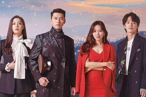 Ê kíp 'Hạ cánh nơi anh' quyên góp hàng tỷ đồng chống dịch Covid-19