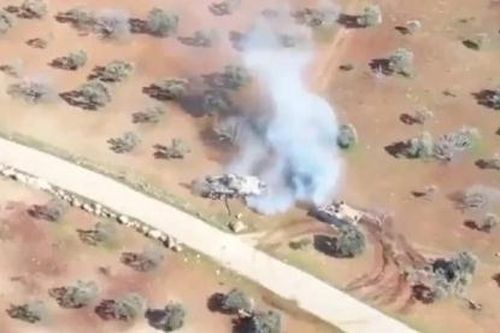 Hết đạn, xe tăng T-72 Syria và xe bọc thép phiến quân lao vào húc nhau