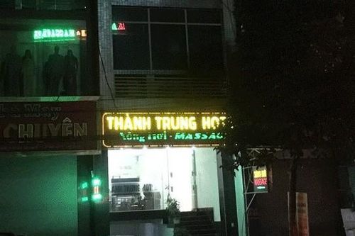 Mang hung khí, súng hơi đến gây rối quán massage