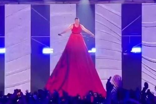 Sam Smith khoe clip diện váy khổng lồ