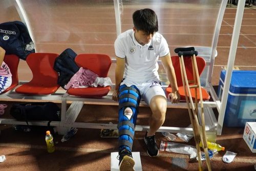 Duy Mạnh chấn thương nặng, HLV Park Hang-seo như ngồi trên đống lửa?