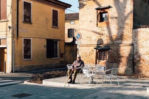 'Sống chậm' bên trong vùng đỏ dịch Covid-19 ở Italy