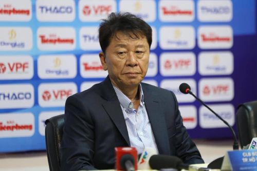 Thua ở Siêu Cup, HLV Chung Hae-seong không trách Tiến Dũng