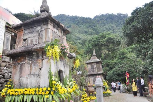 Ngọa Vân am trong mây