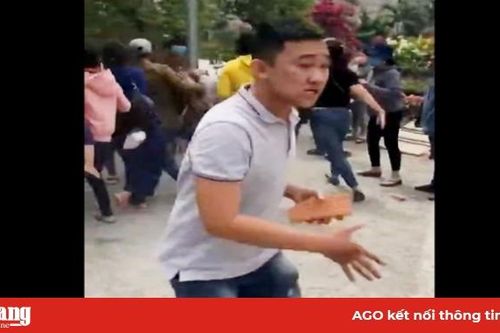 Tạm giữ một đối tượng hành hung du khách tại chùa Lầu