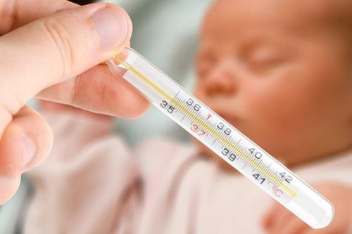 Sổ mũi khi mọc răng có phải đi khám?