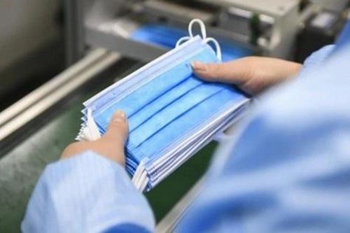 Thầy giáo bị kiểm điểm vì bán cho học sinh 3.000 đồng một khẩu trang