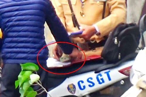 CSGT 'vòi' tiền người vi phạm sẽ bị buộc thôi việc