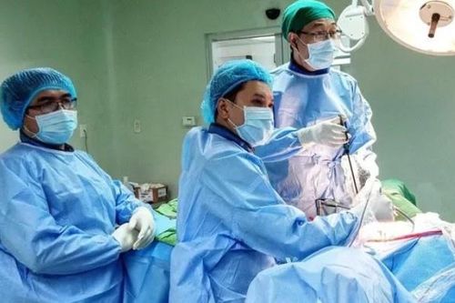 Lấy đầu đạn nằm trong cơ thể người cựu chiến binh hơn 50 năm