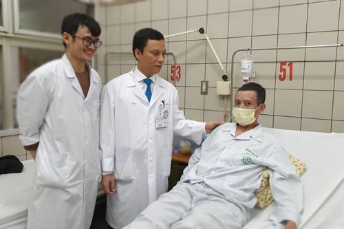 Cứu bệnh nhân mắc ung thư sau 30 năm hút thuốc lào và uống rượu