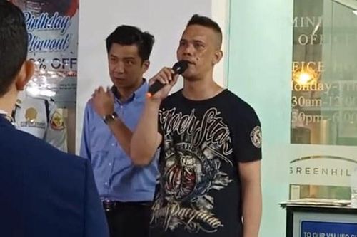 Tay súng bắt con tin ở Manila ra hàng, phát biểu trước truyền thông