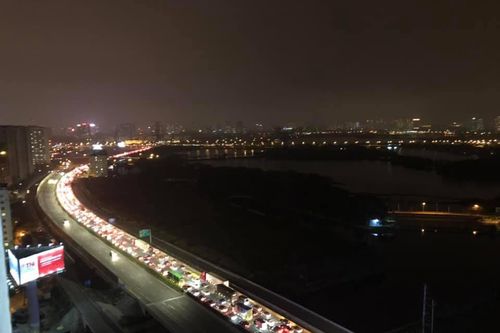 Đường Vành đai 3 ùn tắc nghiêm trọng từ chiều đến đêm