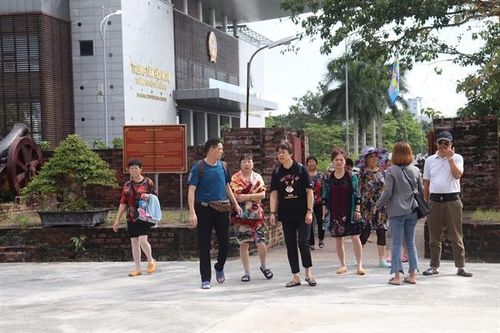 Đà Nẵng: Yêu cầu tạm dừng hoạt động đưa đón khách du lịch từ vùng có dịch