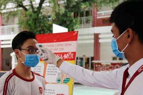 Một học sinh sốt ngày đầu trở lại trường, cả lớp phải nghỉ