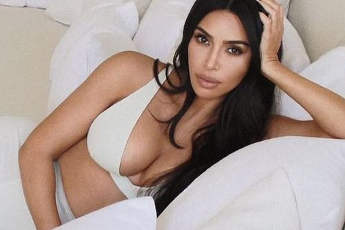Kim Kardashian khoe ngực đầy gợi cảm hút triệu lượt thả tim