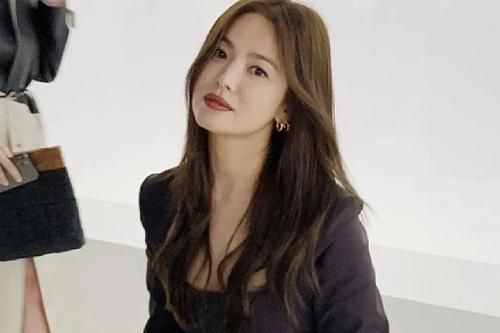 Song Hye Kyo cùng nhiều sao Hàn bị yêu cầu tự cách ly