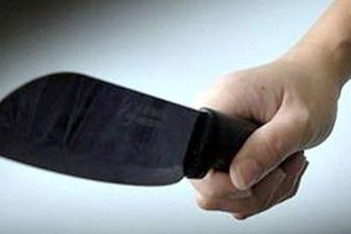 Nghi ông chủ 'yểm bùa', nam thanh niên dùng dao truy sát