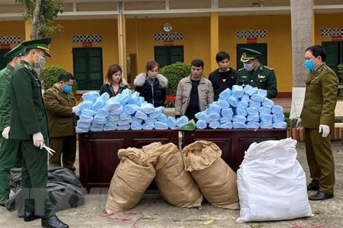 Hải quan bắt giữ nhiều vụ buôn lậu khẩu trang y tế không rõ nguồn gốc