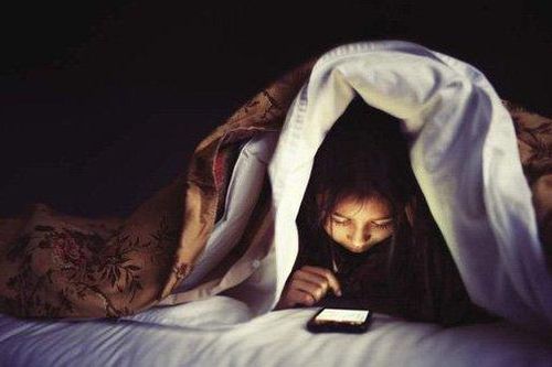 Thoái hóa khớp ngày càng trẻ hóa: Chuyên gia nhấn mạnh không được phép thức khuya quá 23h