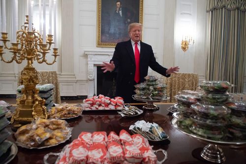 Cựu bác sĩ Nhà Trắng tiết lộ việc 'lén lút' thêm rau vào bữa ăn của Tổng thống Trump