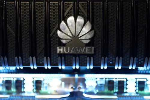 Giữa tâm dịch virus corona, Huawei rót trăm triệu USD mở nhà máy ở Pháp