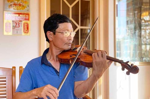 Lão nông đam mê chế tác vĩ cầm