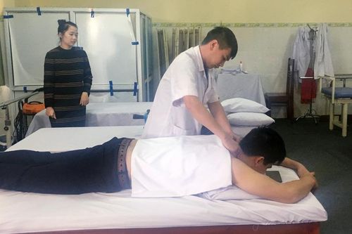 Đẩy mạnh việc áp dụng phương pháp vật lý trị liệu, phục hồi chức năng