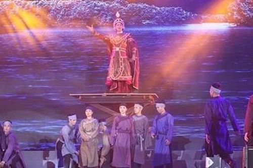 Kết hợp nhiều loại hình nghệ thuật để sân khấu thu hút khán giả
