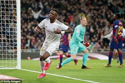 Đánh bại Barcelona, Real Madrid chiếm ngôi đầu La Liga