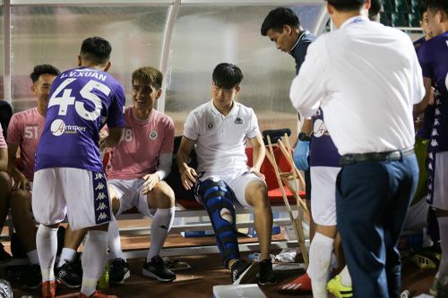 Duy Mạnh đứt hoàn toàn dây chằng chéo trước, nghỉ thi đấu dài hạn