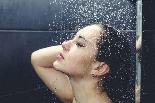 Những nguy hiểm không ngờ từ việc tắm sai cách