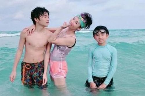 Con trai Trương Bá Chi - Tạ Đình Phong cao lớn