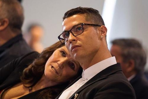 Mẹ Ronaldo phải nhập viện vì đột quỵ