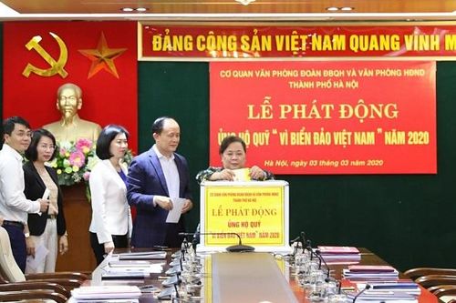 Cơ quan Văn phòng Đoàn đại biểu Quốc hội và Văn phòng HĐND TP Hà Nội ủng hộ Quỹ 'Vì biển, đảo Việt Nam'