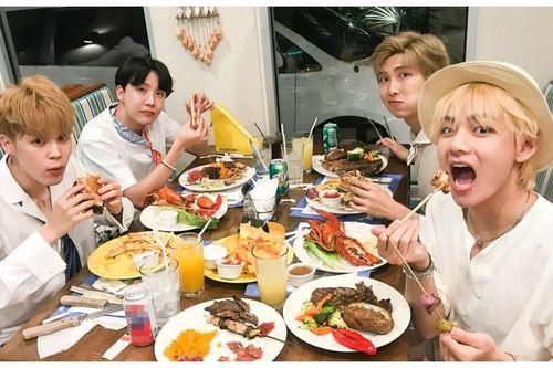 'Mãn nhãn' với khoảnh khắc đắm chìm trong đồ ăn của các 'thực thần' BTS