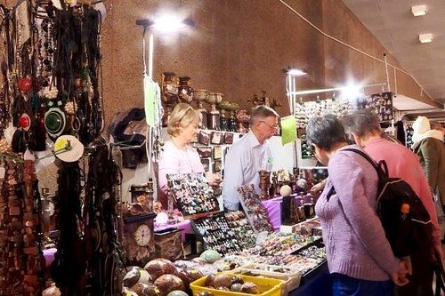 Khám phá chợ đá quý ở Ekaterinburg