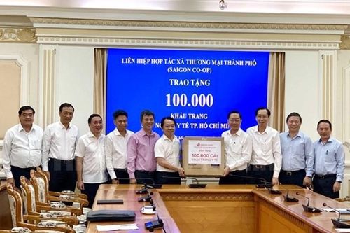 Saigon Co.op tặng 100.000 khẩu trang y tế cho TPHCM