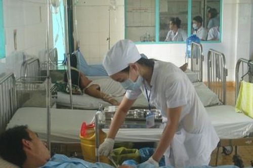 Tự điều trị thuốc Nam tại nhà, một người bệnh suýt mất chân