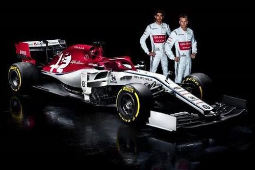 Không có túi khí, xe đua F1 có an toàn khi va chạm không ?