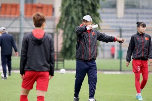 'Loại' 2 cầu thủ nữ trước khi lên đường đi Australia đấu trận play-off