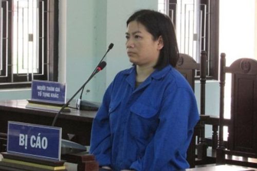 Túng tiền, lừa người khát việc hàng trăm triệu đồng