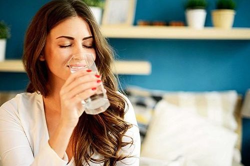 Uống 1 cốc nước ấm khi đói; 'thần dược' tốt không ngờ cho sức khỏe