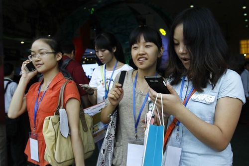 Việt Nam sẽ có smartphone 500 nghìn đồng, phổ cập 100% dân số