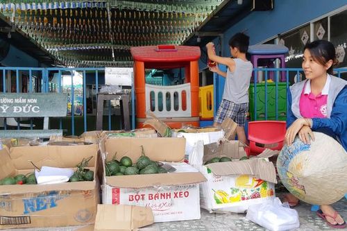 Giáo viên bán cam, trường thông báo dừng hoạt động vì dịch Covid
