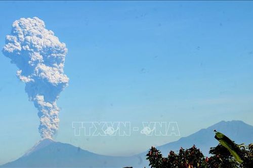 Núi lửa Merapi tại Indonesia phun tro bụi cao 6.000m